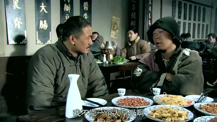 闯关东乞丐来店里闹事,朱开山以礼相待,竟获得爆炒活鸡的秘方