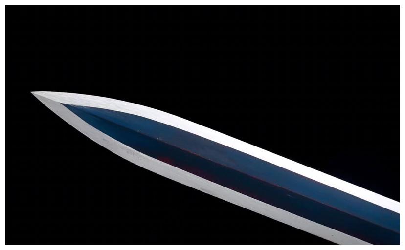 材质:采用全金属外鞘 汽车烤漆 大方豪华 剑刃采用高锰钢烤蓝工艺,剑