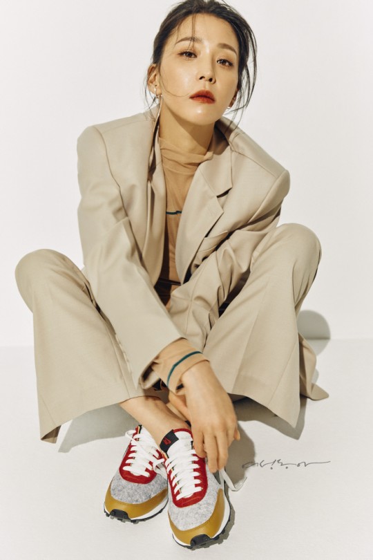 韩国女艺人韩高恩最新杂志写真曝光