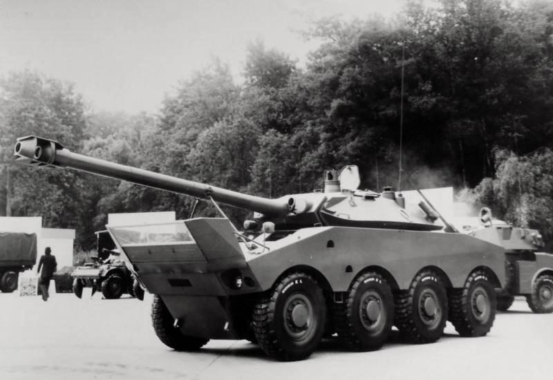 M8型轮式侦察车图片