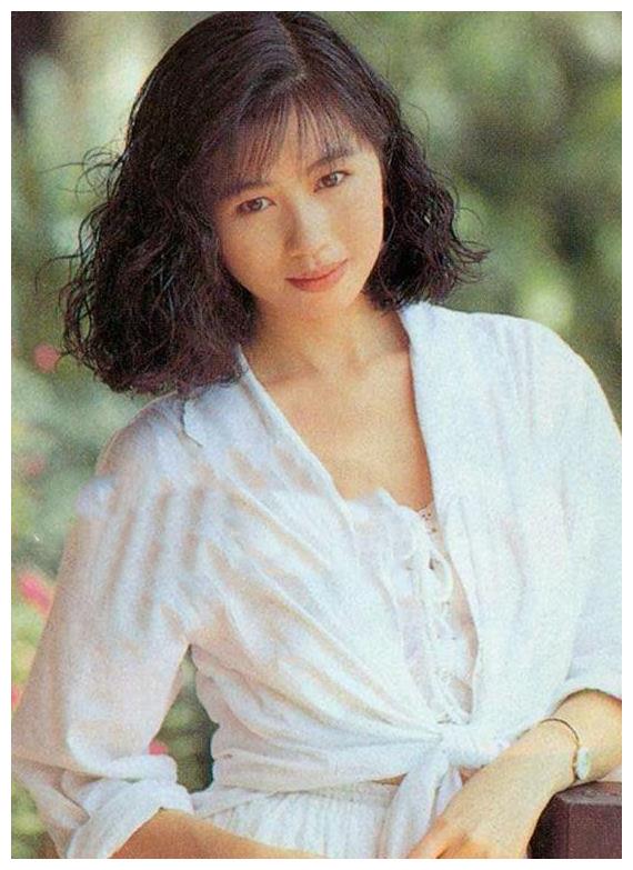 她曾是"亚洲美皇后",二婚遭丈夫诋毁声誉,三婚嫁外国初恋老公