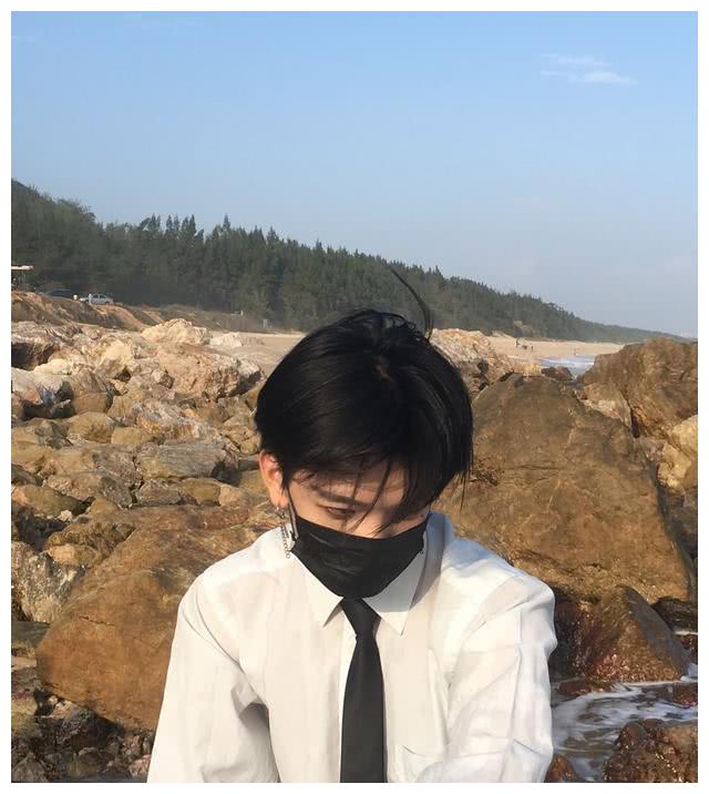 王乐乐学七鹤大人戴口罩,自认为很帅粉丝却不买账,结果很尴尬