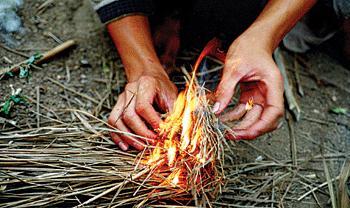 凭借古代人民的聪明才智,很快就研究出新的生火工具,那就是——阳燧