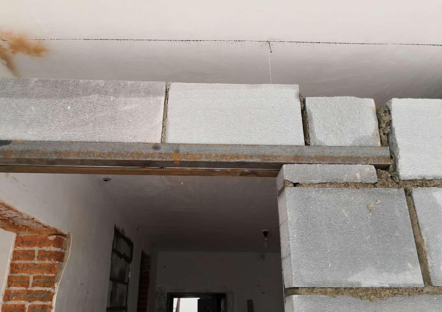 6,新砌门洞用水泥过河.其他材质如钢材,木材也可以做过梁.