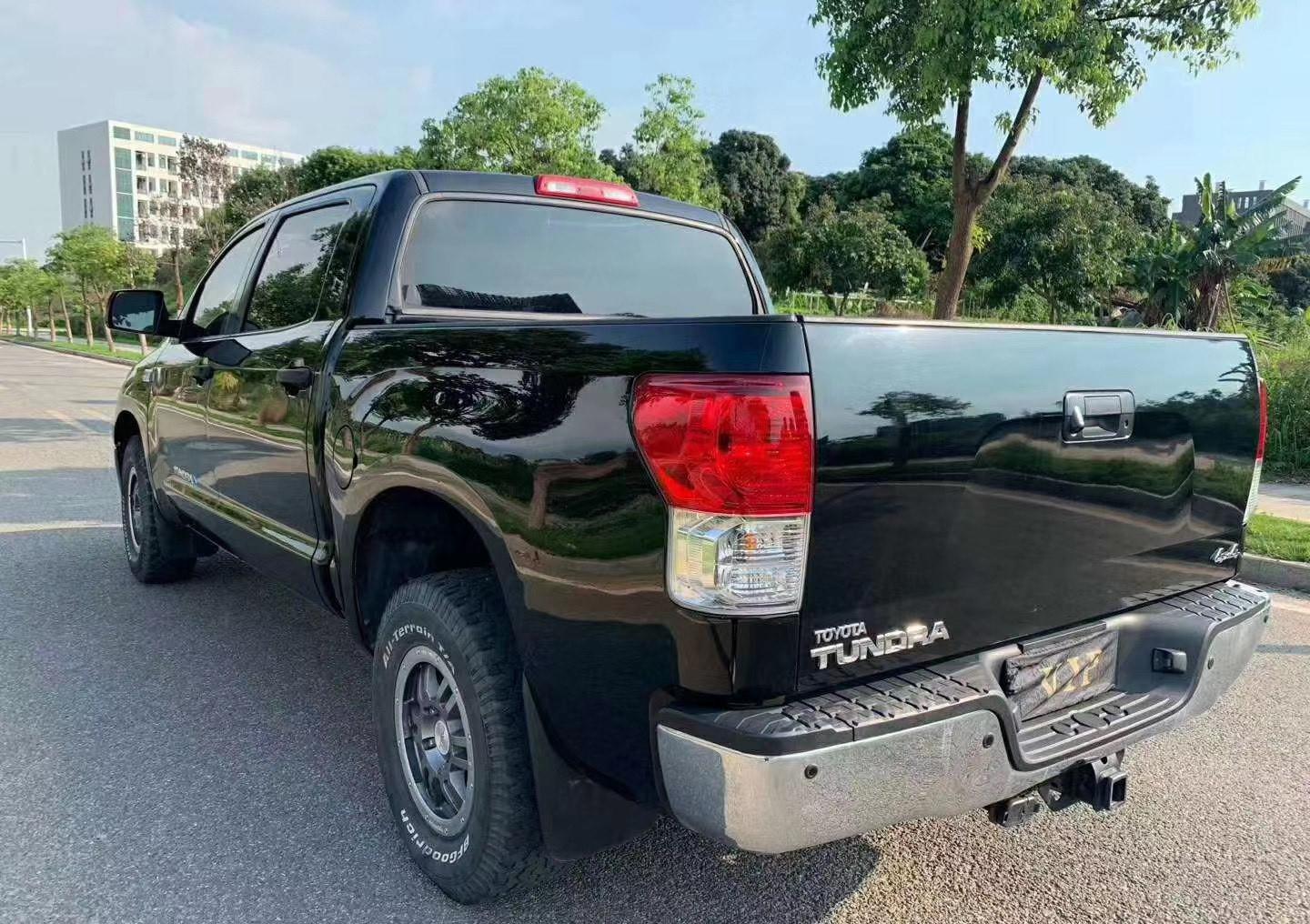 14年丰田坦途仅售13万,充满肌肉感的车身,野性十足