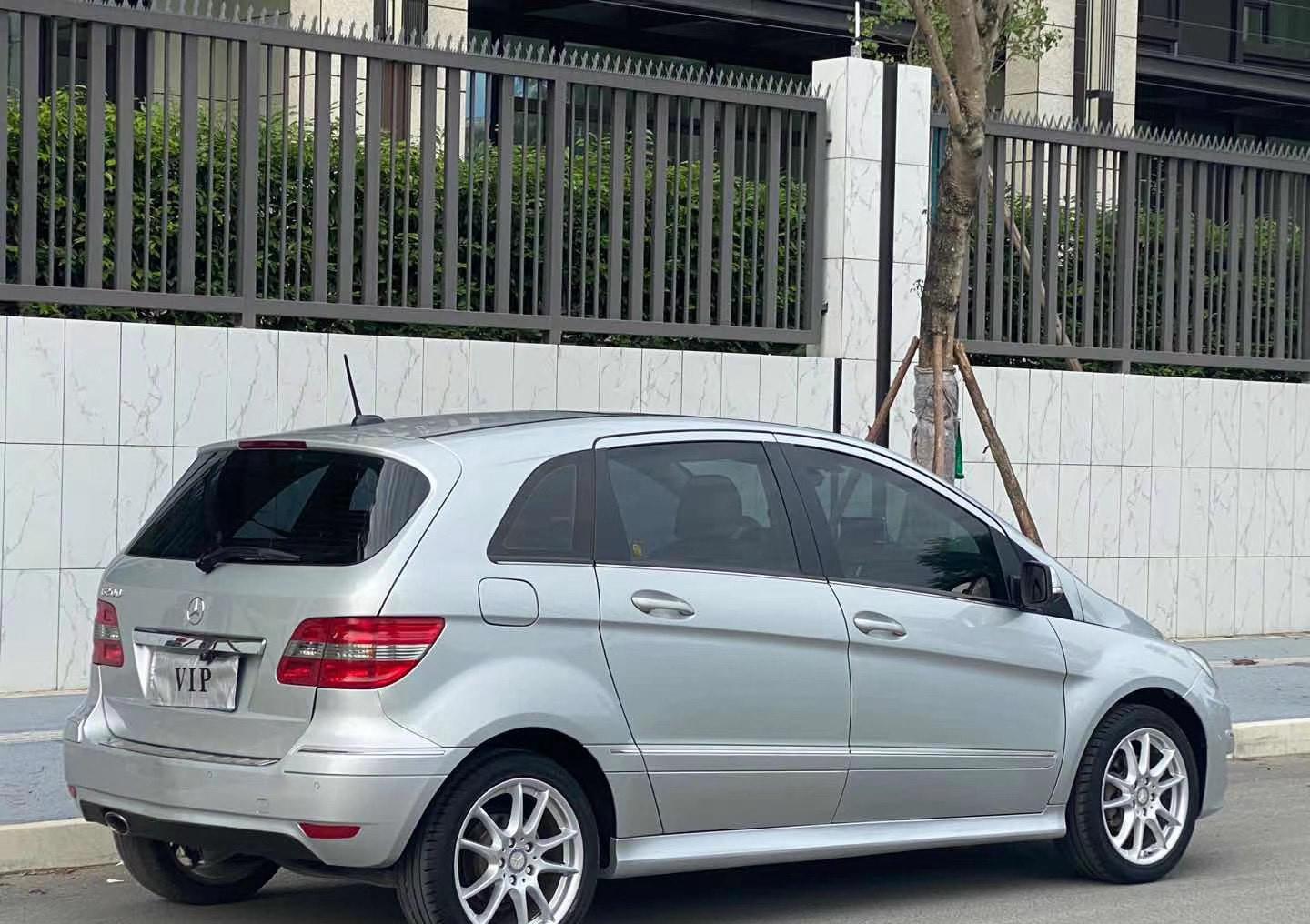 几万块钱就可以开奔驰,还要什么飞度?