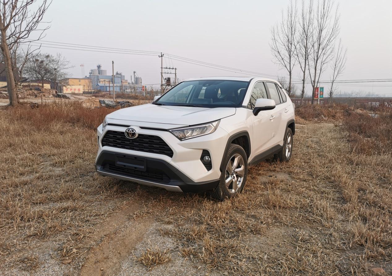 2020款丰田荣放实拍解析,新车气场非常强大