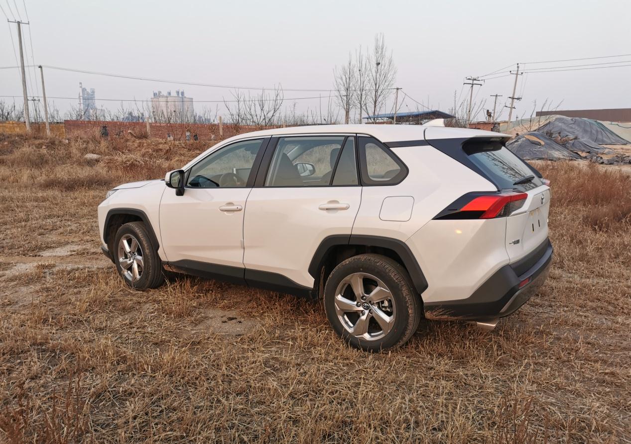 2020款丰田荣放实拍解析,新车气场非常强大