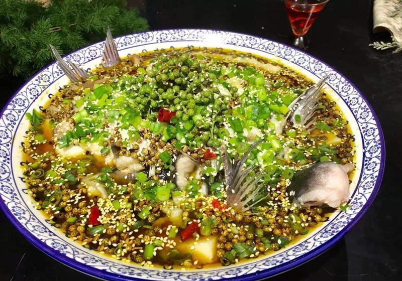 爽辣鲜香的麻麻鱼鱼肉嫩滑口感地道配上饭后静立辅助消食