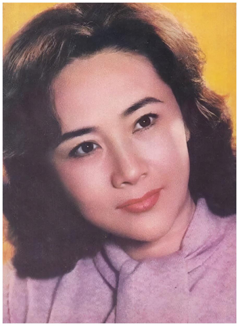 顾永菲:主持过春晚,扮演过宋美龄,巅峰期移民海外,如今怎样了