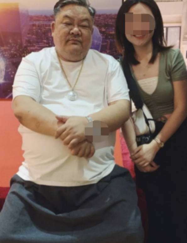 57岁林雪近况曝光,挺超大肚腩气喘吁吁,网友忧心健康状况