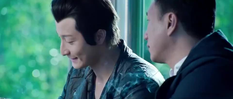 抽烟的最高境界是用眼睛抽!胡军抽烟竟用眼睛,算是长见识了