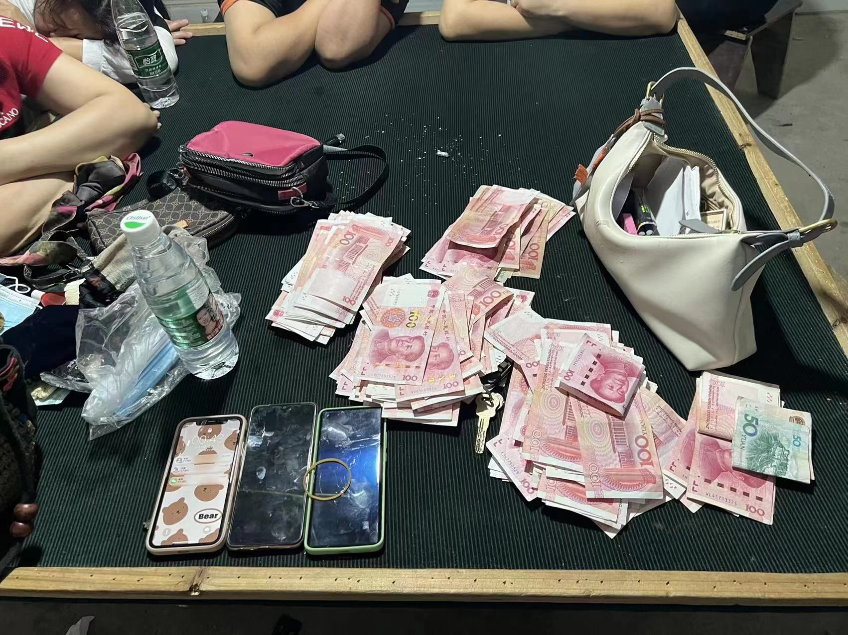 日,阳新警方对外通报,成功摧毁了一个采用"推筒子"方式进行赌博的窝点