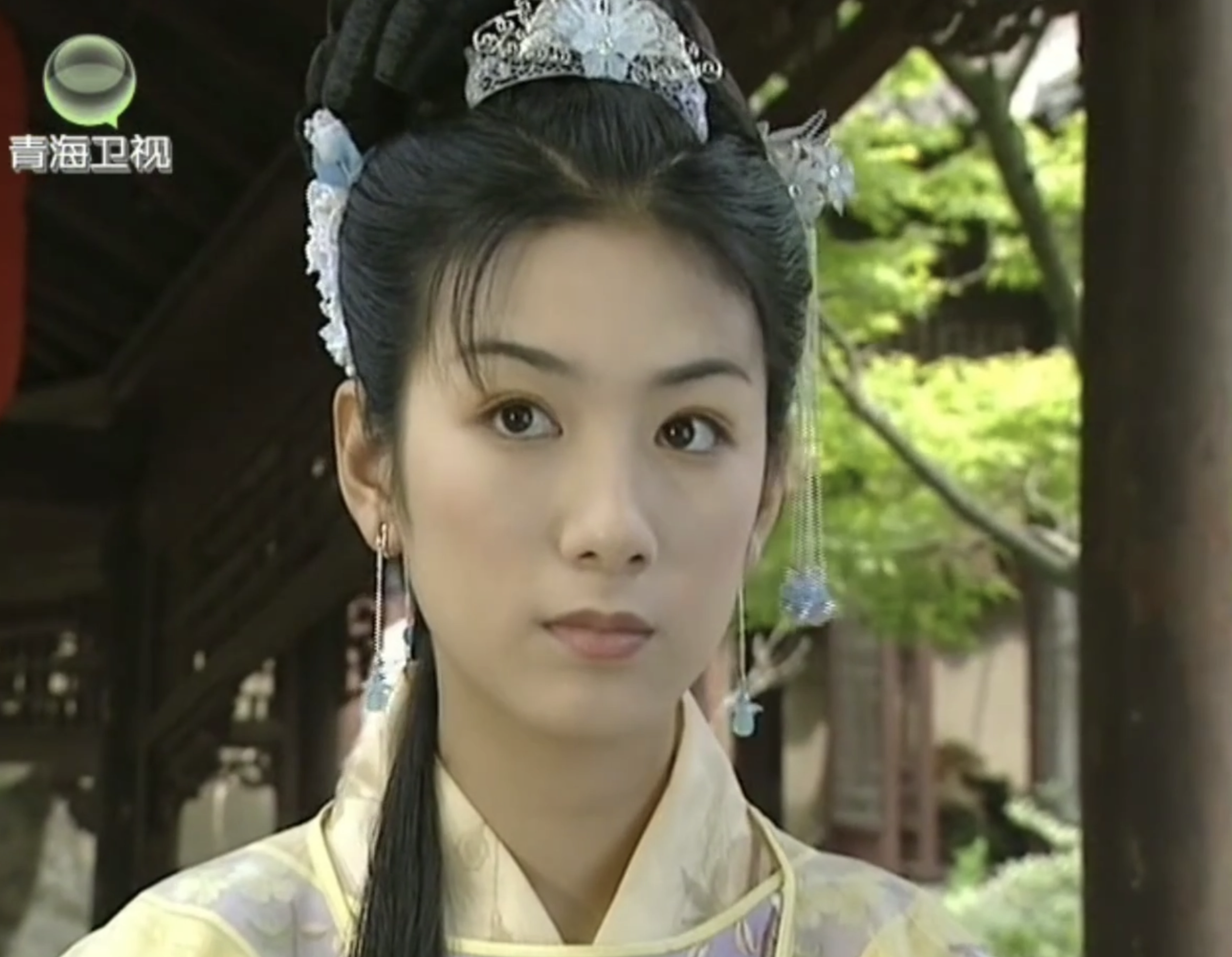 离开错的婚姻黄奕事业回春13年时间给汶川捐14座操场