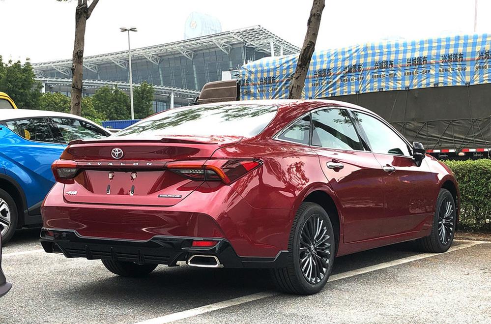 一汽丰田亚洲龙运动版实拍增加包围套件外观内饰更年轻化