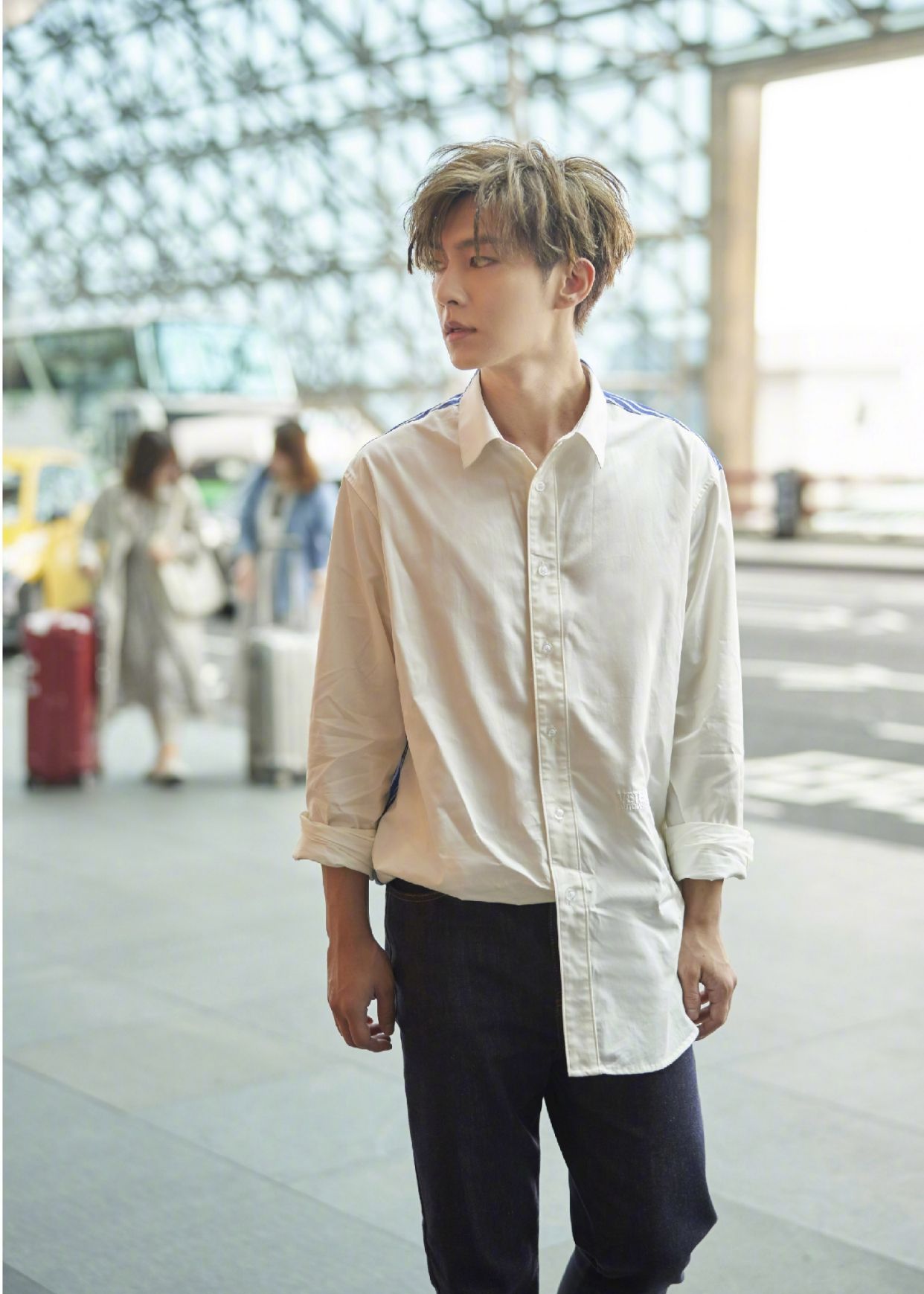 炎亚纶被偷拍两个月,直言:你的镜头对我而言就是枪口_高清图集_新浪网