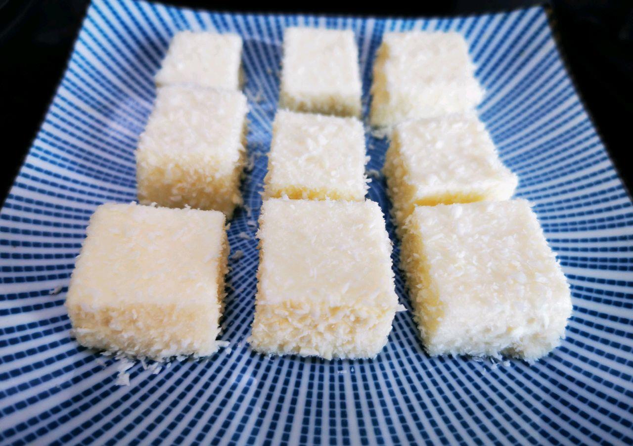 汁60克白砂糖40g冷开水40克吉利丁粉10克椰蓉适量 椰蓉牛奶小方的做法