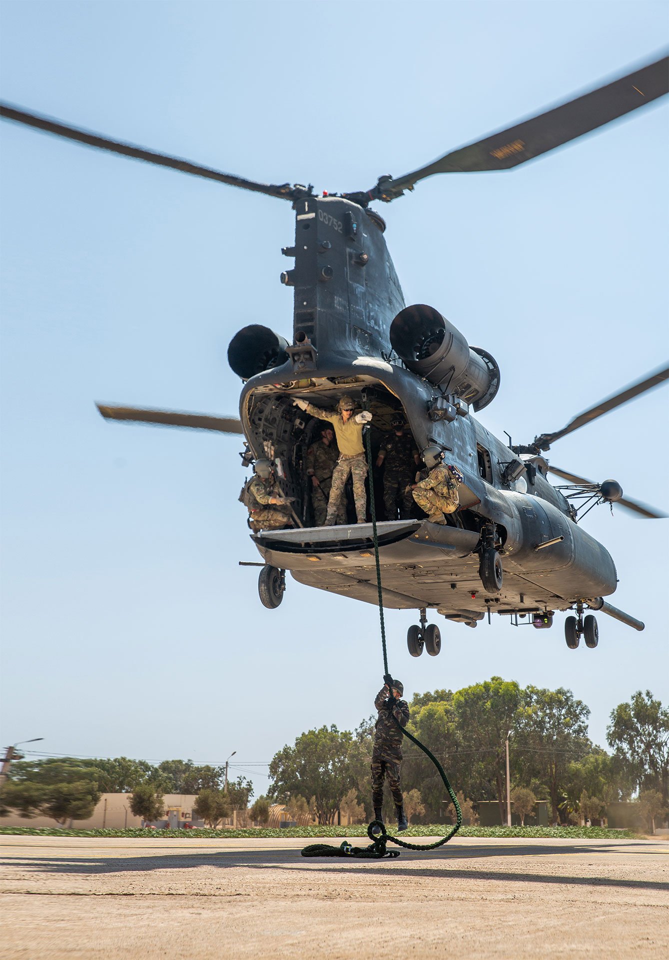 为什么美国陆军在三十年内仍然离不开支奴干重型直升机