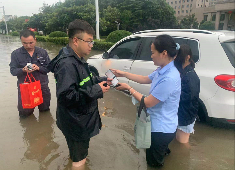 河南暴雨灾害进入第72小时后的中国人寿财险力量休闲区蓝鸢梦想 - Www.slyday.coM 河南暴雨灾害进入第72小时后的中国人寿财险力量休闲区蓝鸢梦想 - Www.slyday.coM