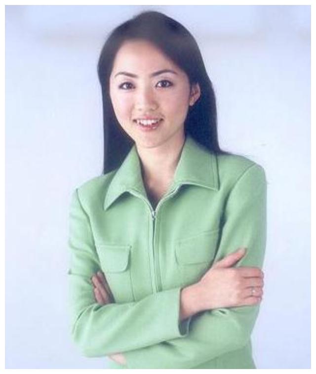 “天气预报”杨丹,主持24年冻龄不老,嫁初恋隐婚生子,恩爱至今|杨丹|佟强|天气预报_新浪新闻