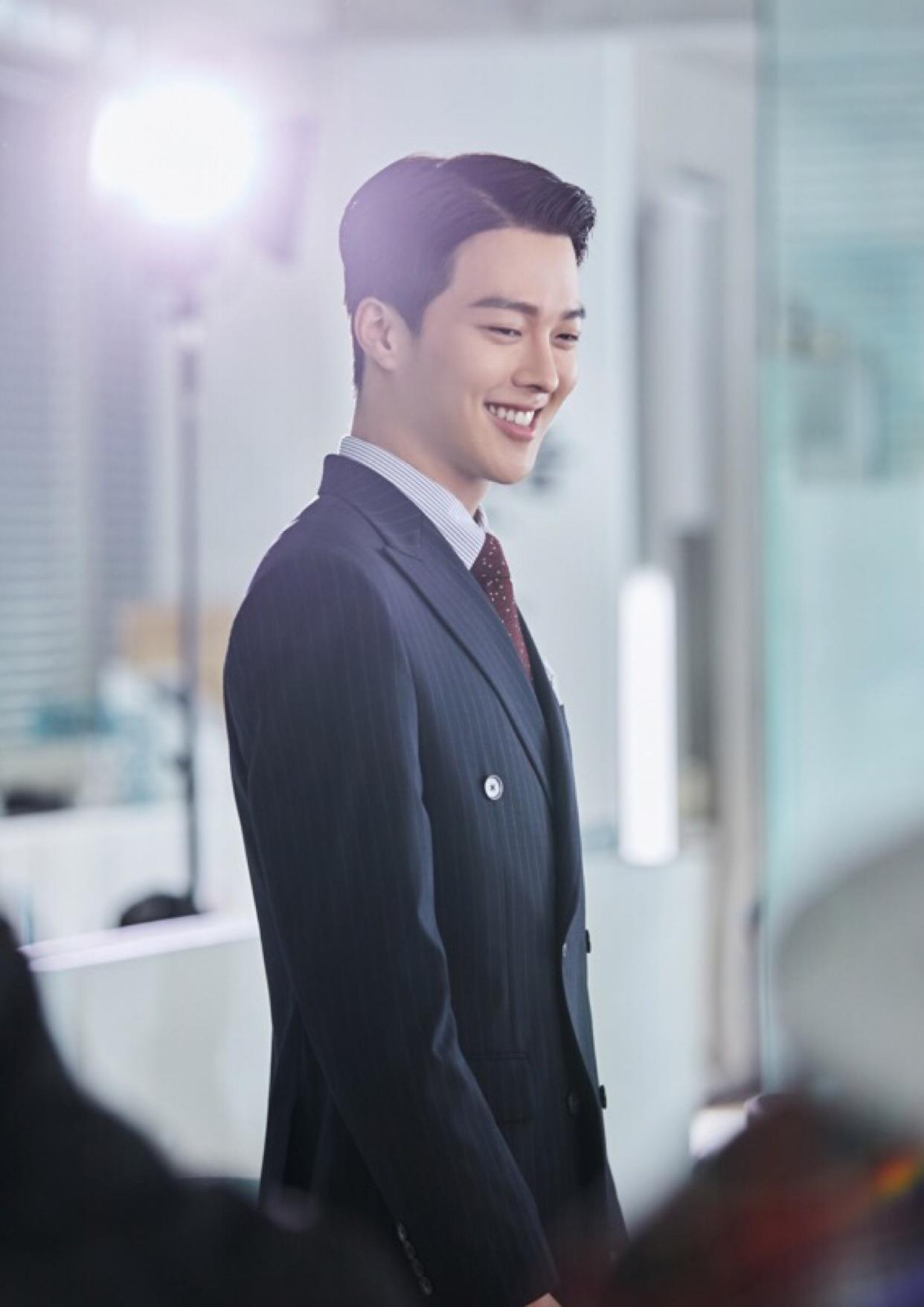 新生代韩剧男神张基龙,这么温柔的九尾狐,哪里去找?_高清图集_新浪网