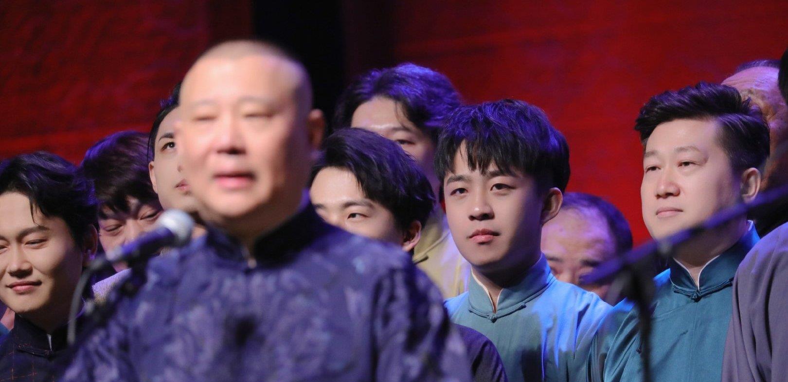 而在4月10晚封箱典礼上,郭德纲正式宣布了德云社九队队长,张九龄.