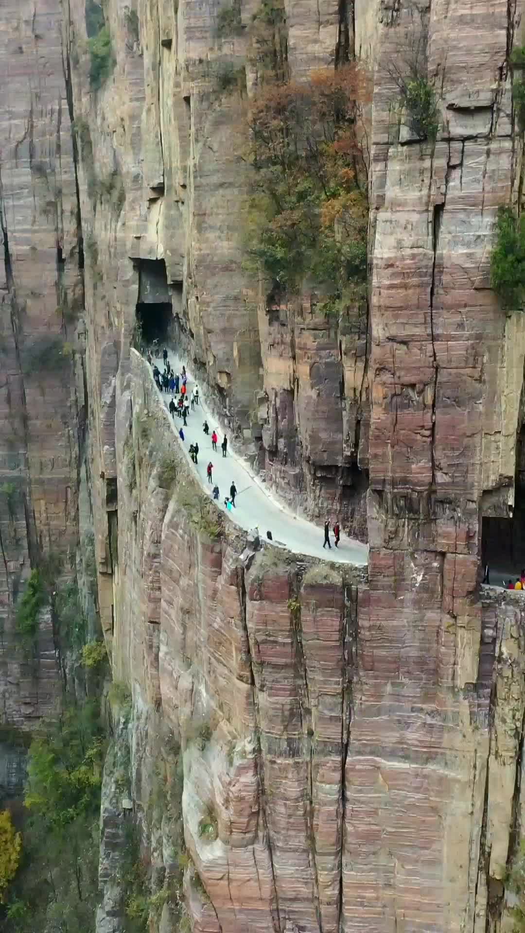 郭亮村挂壁公路,由村民用智慧和勤劳人工建成的人间奇迹!