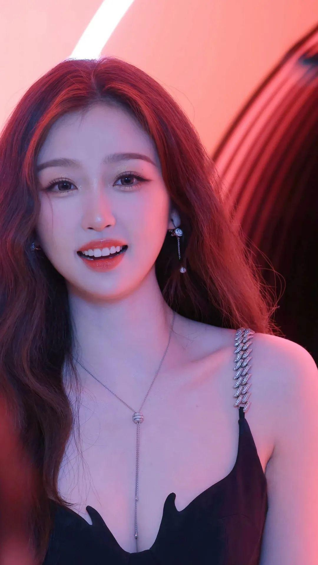 虞书欣美图欣赏,知己难求,干了这杯还有三杯|感情|虞书欣|撑伞_新浪