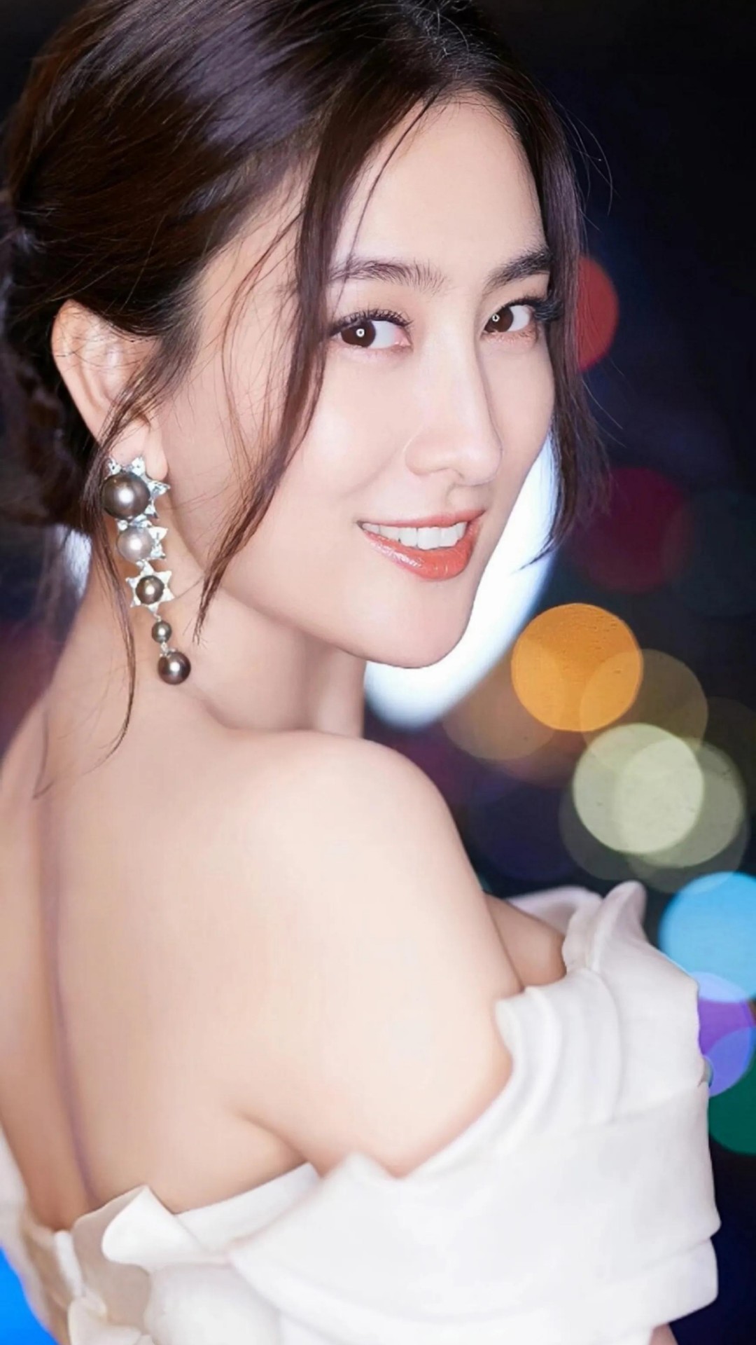 美女马苏时尚写真:散发成熟魅力,满屏都是荷尔蒙