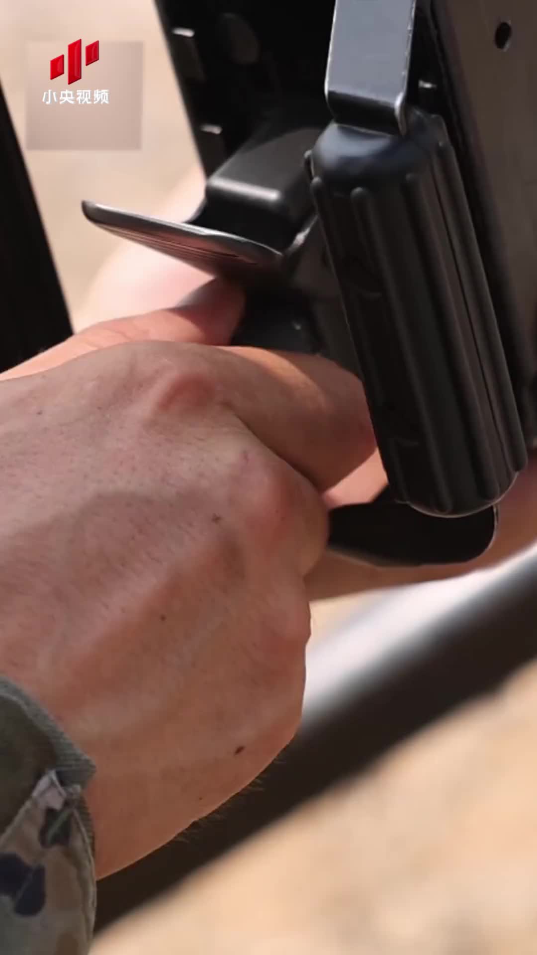 榴弹发射器架好就“狙”，让子弹飞一会儿！