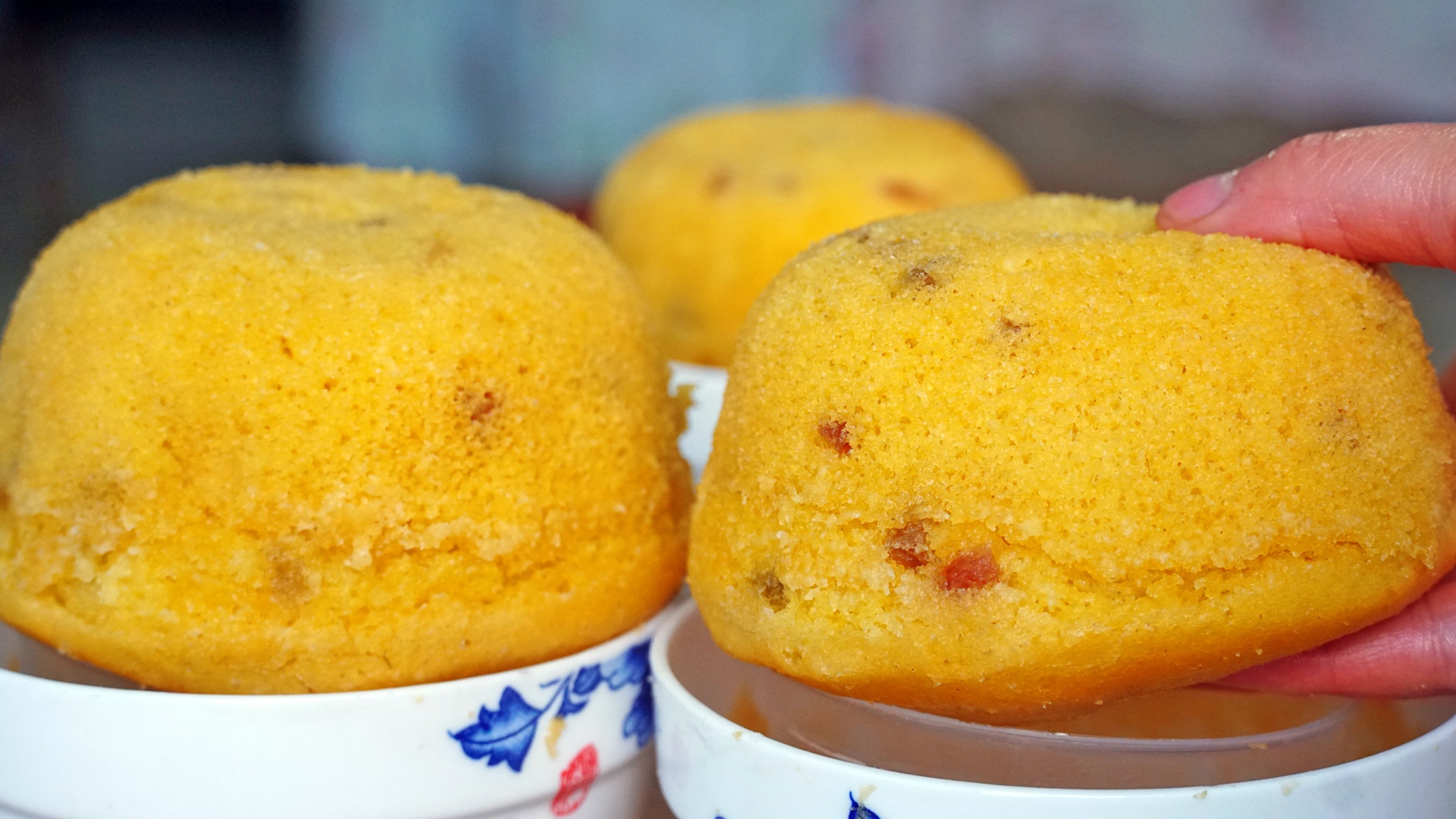 小米发糕最简单的做法,不和面不揉面,一搅一蒸,比蛋糕还松软!