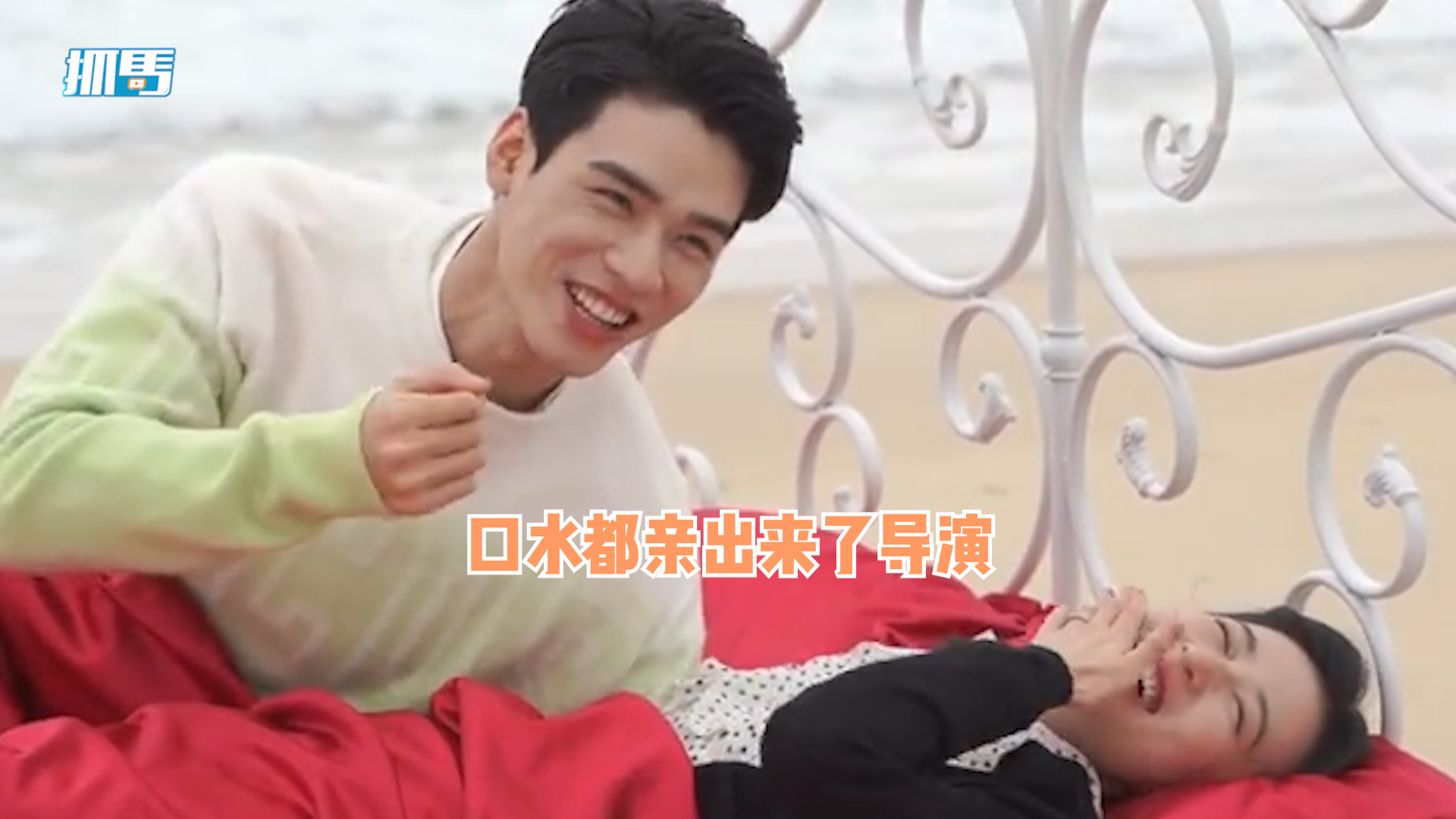 周雨彤龚俊缠绵深吻让人脸红心跳,亲完秒害羞:口水都快亲出来了