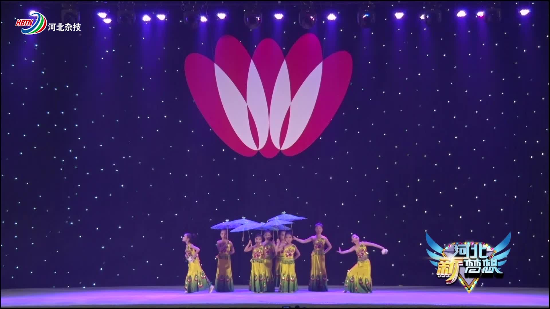 舞蹈《傣家小妹走过来》小姑娘们跳出傣族姑娘的柔情,太美了