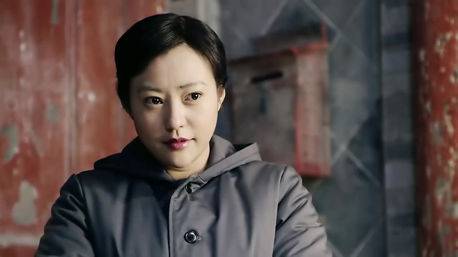 情满四合院傻柱为秦淮茹带了饭菜秦淮茹看到喜笑颜开