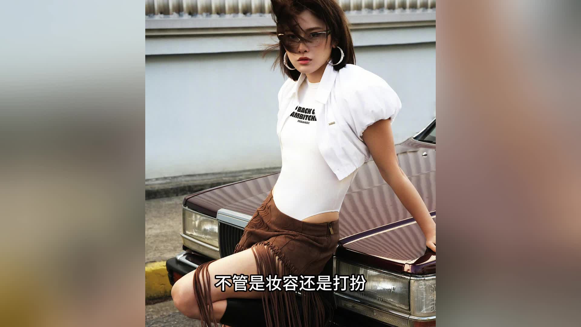 颜值炸裂！吴艳妮最新写真出炉，身穿长靴肌肉明显尽显冷酷美