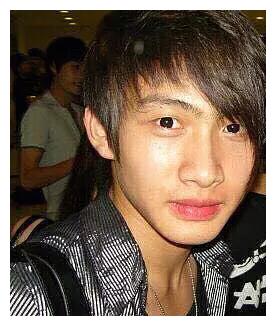 2009年,张彬彬参加了选秀节目《我是明星之绝对唱响》,已经走到了12强