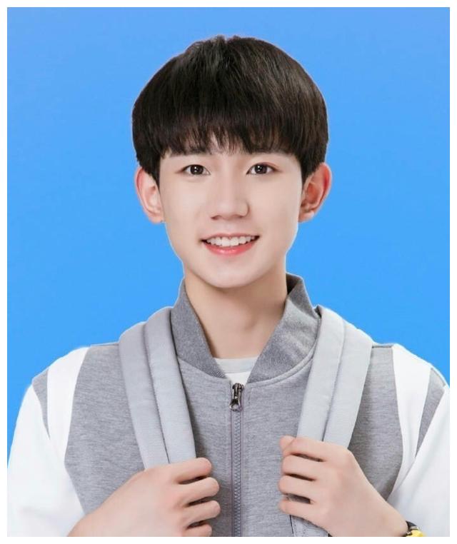 小鲜肉演员的证件照,吴磊又奶又a,丁禹兮全场最佳