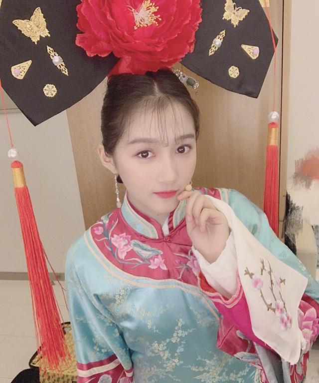 关晓彤清宫装有些惊艳,让她来出演《新版还珠格格》吧|新版还珠格格