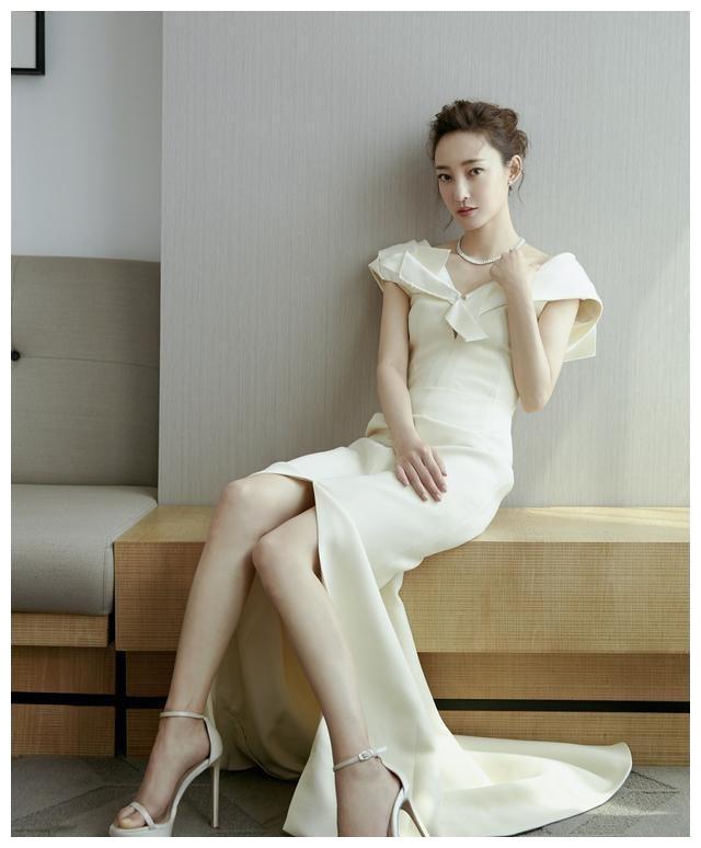 明星美足:王丽坤人美,脚美