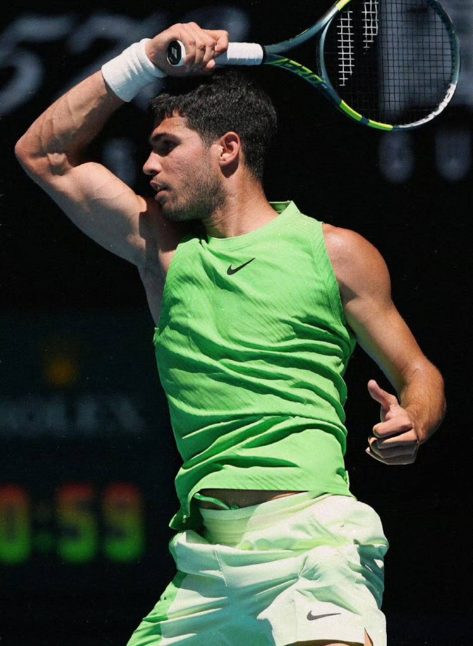 阿卡晋级网友调侃打了场教学赛，一纪录追平博格公开赛年代第一|卡洛斯·阿尔卡拉斯|澳网|阿尔卡拉斯|比赛|穆泰_手机新浪网