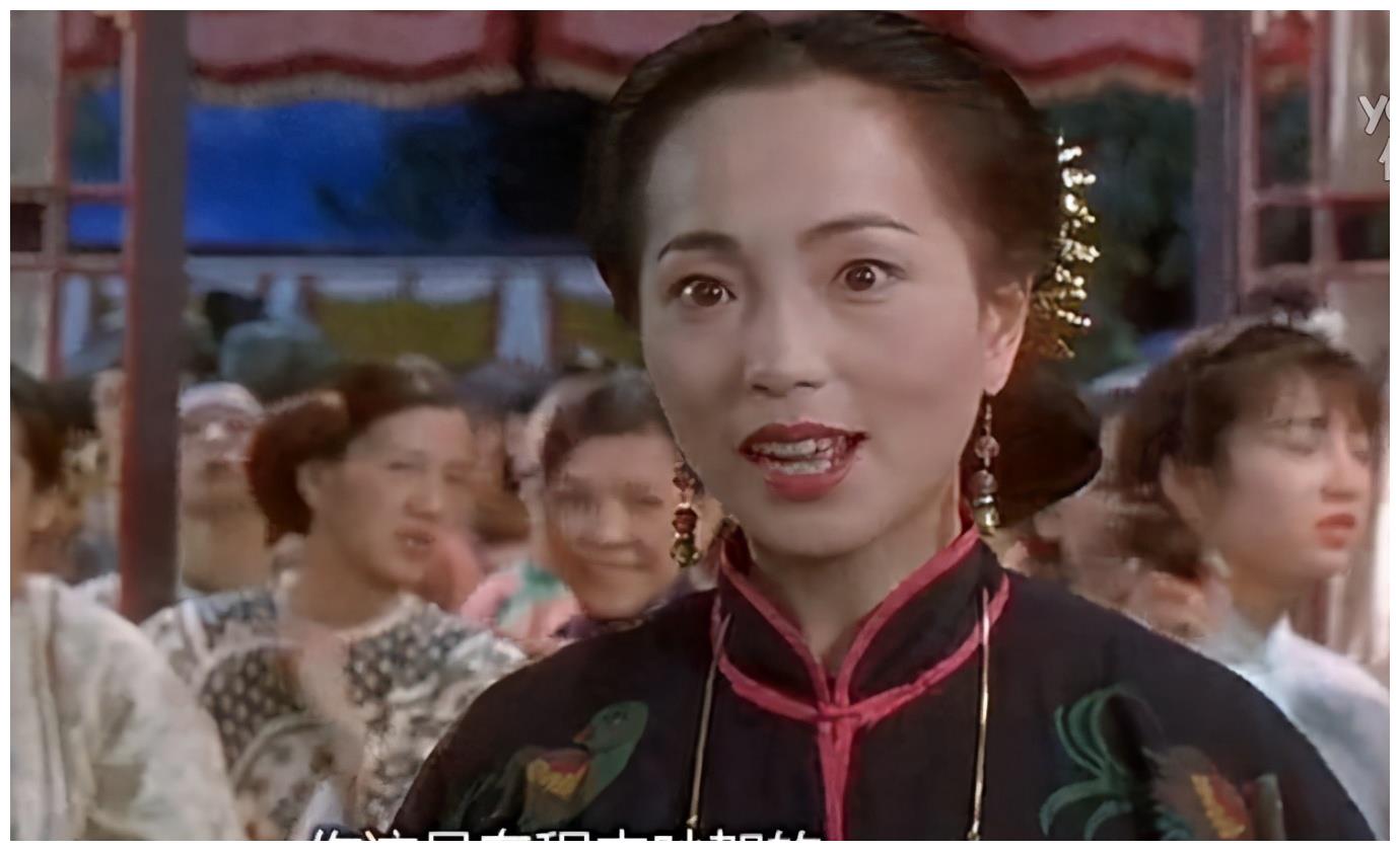 不过,苑琼丹拍完周星驰电影后,人物形象几乎定型,要不是与林正英那段