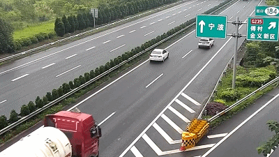 的减速匝道口)发现g1512甬金高速往宁波方向金华高速交警在视频巡查时