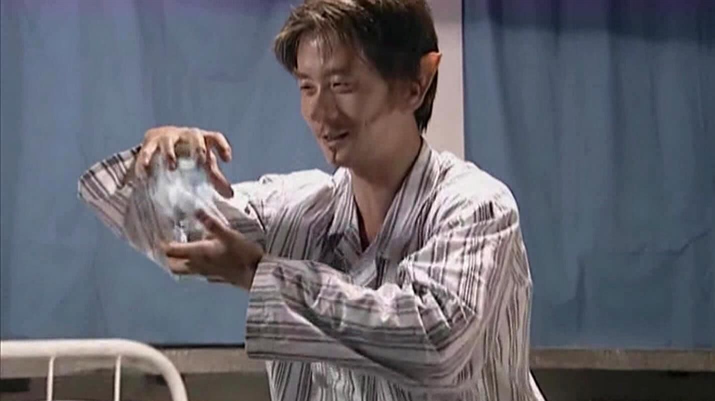 多年以后的《魔幻手机》,他成为影帝,主角却沦为18线__财经头条