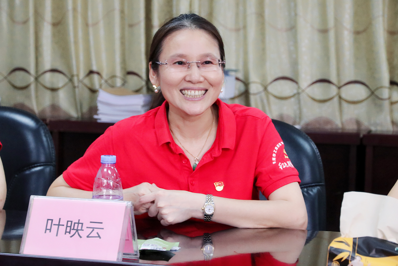 到莫萃华故居和洪梅党史陈列馆举行庆七一"理想信念教育"主题党日活动