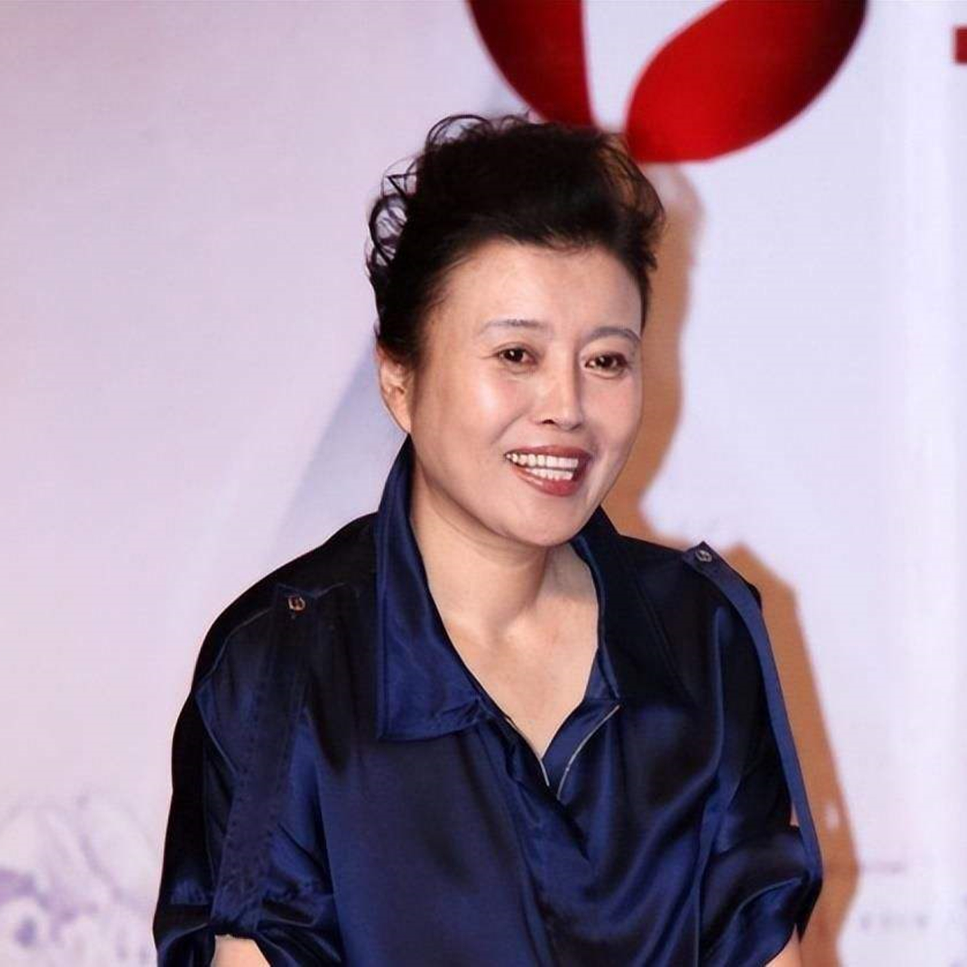 丁嘉丽是一位优秀的女演员,曾经获得过华表奖和北京大学生电影节的