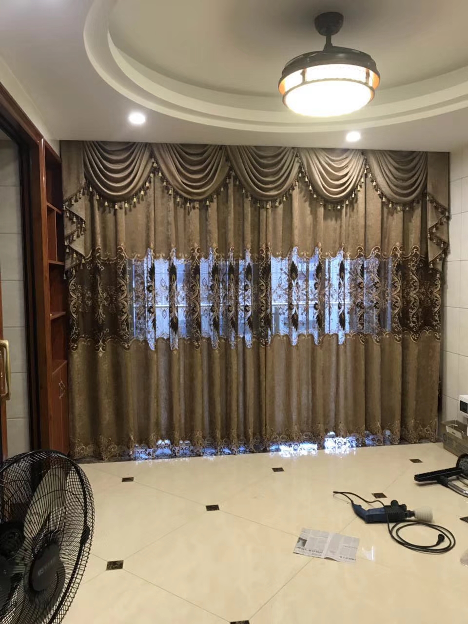 电动窗帘的窗帘盒预留空间，以及安装说明，为自家窗帘DIY