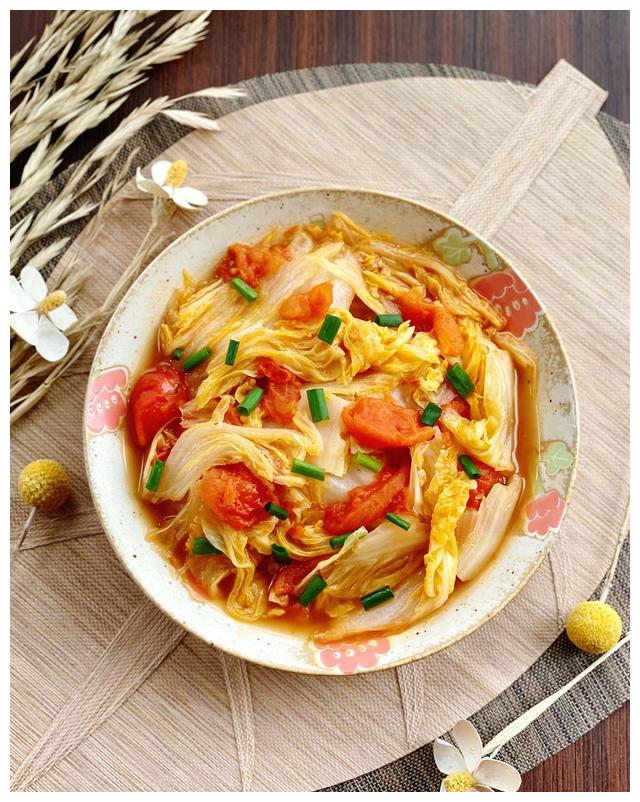 西红柿不要只会炒鸡蛋了还可以和白菜一起炒简直就是下饭神器