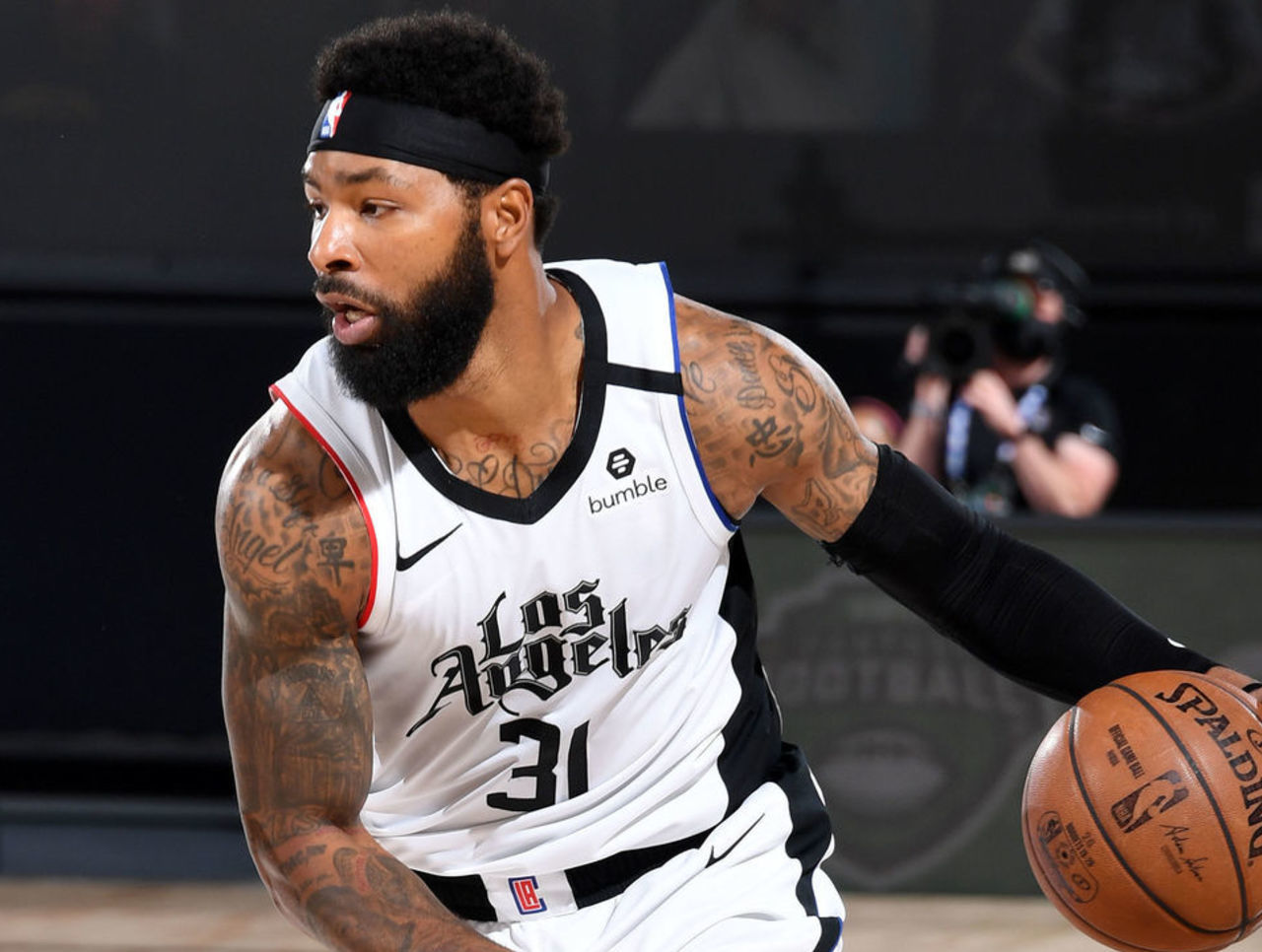 22-10!这就是莫里斯和艾顿的区别,他才是快船击败太阳关键