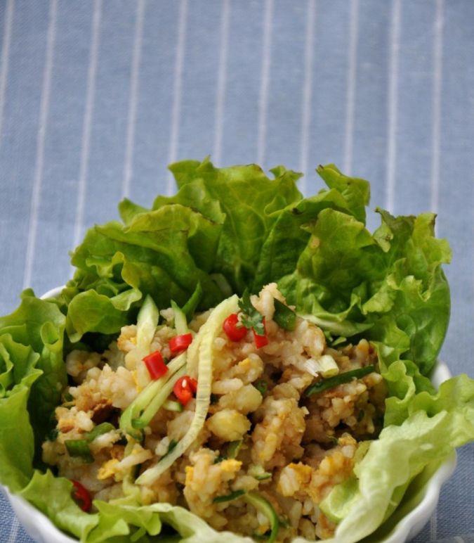 东北大饭包,米饭蔬菜大菜叶一包捧着吃,洗碗都省了,关键贼香