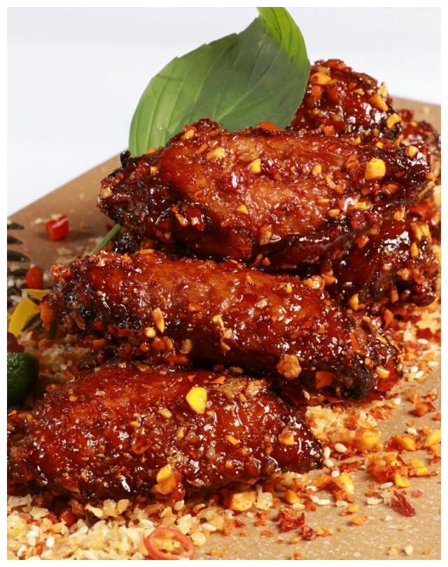 辣子鸡翅,色泽诱人,麻辣鲜香,看着就流口水